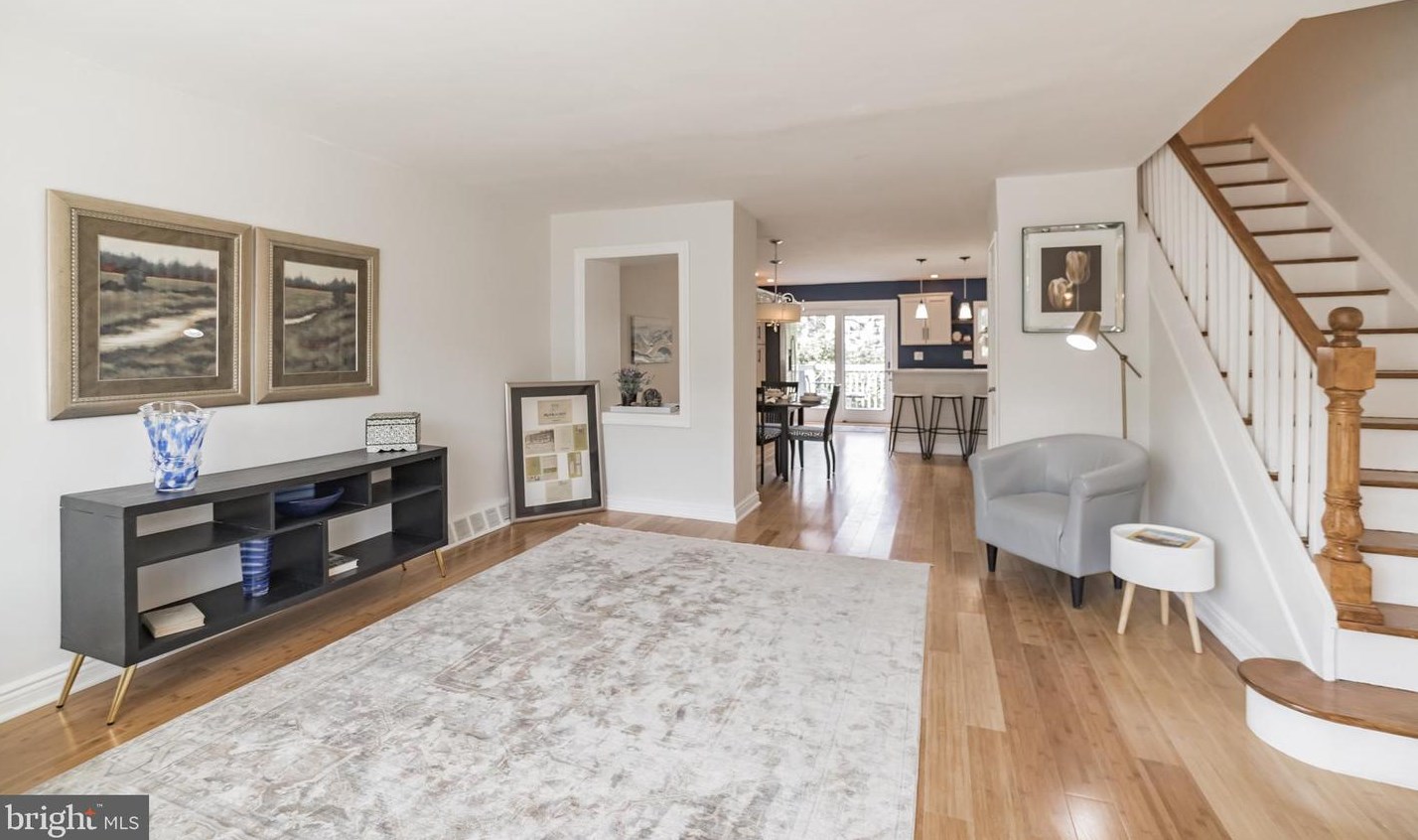 3962 Stevenson Ln, Philadelphia, PA 19114-2016