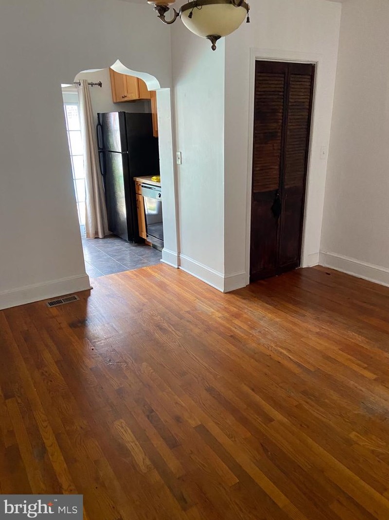 440 E Flora St, Philadelphia, PA 19125