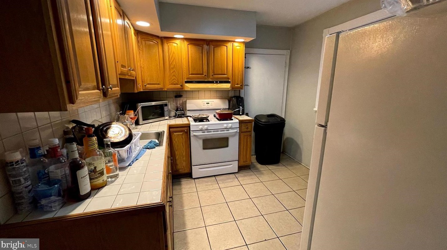 734 E Chelten Ave, Philadelphia, PA 19126