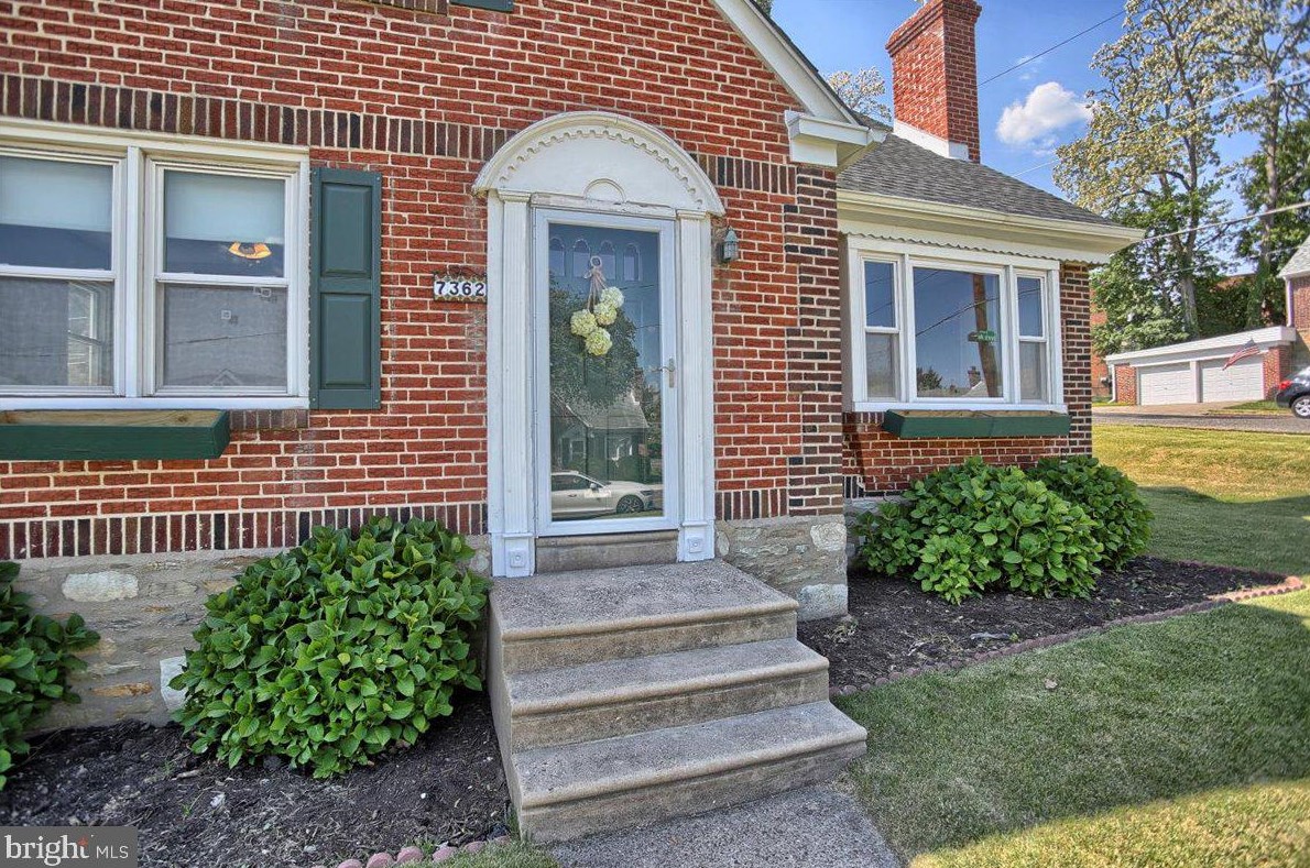 7362 Ryers Ave, Philadelphia, PA 19111-3051