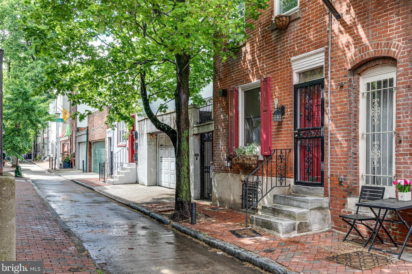 1005 Waverly St, Philadelphia PA  19147-1226 exterior