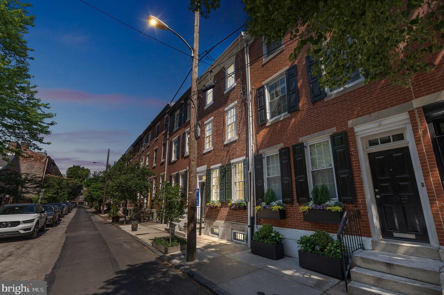 105 Pemberton St, Philadelphia, PA 19147-3413