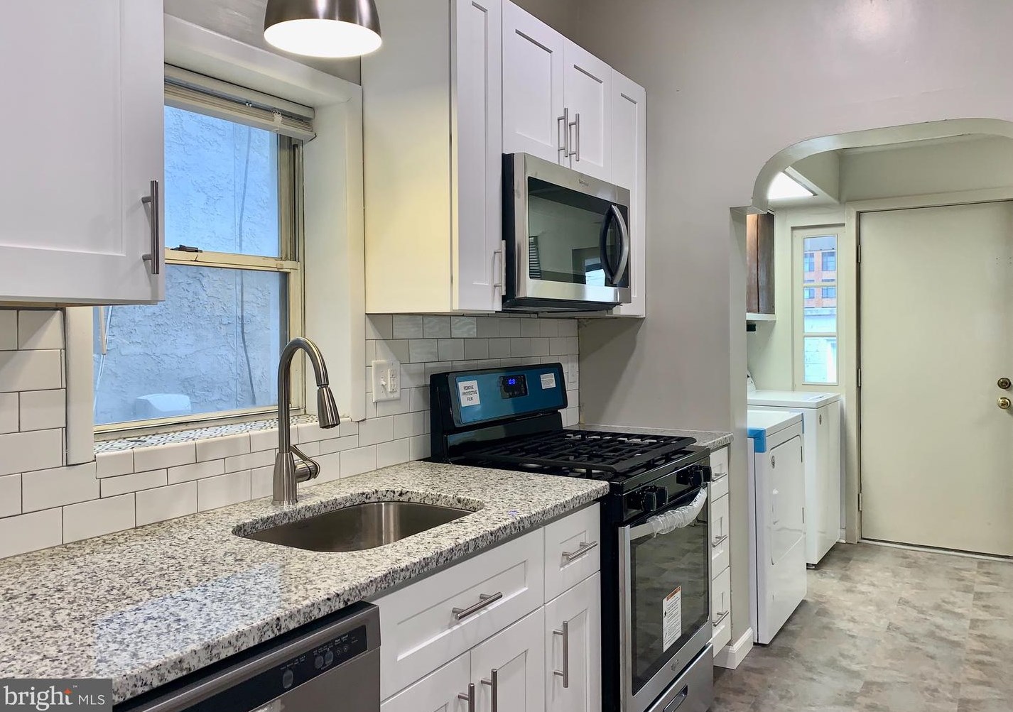 439 Roxborough Ave, Philadelphia PA  19128-3524 exterior