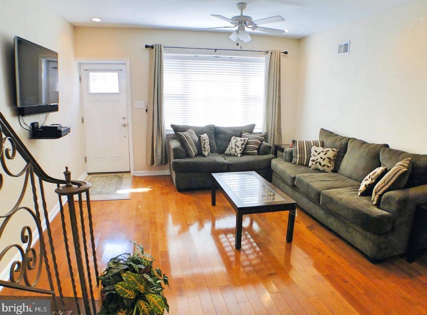 2533 Rosewood St, Philadelphia PA  19145-4630 exterior