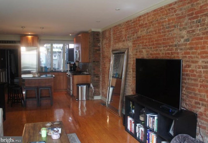 229 Race St #1, Philadelphia, PA 19106