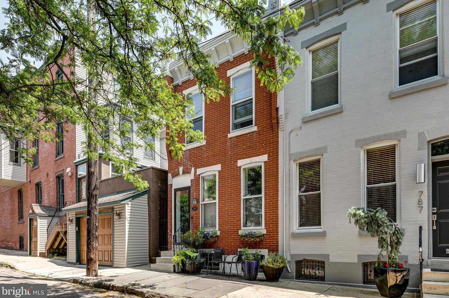 789 Pennock St, Philadelphia, PA 19130-1709