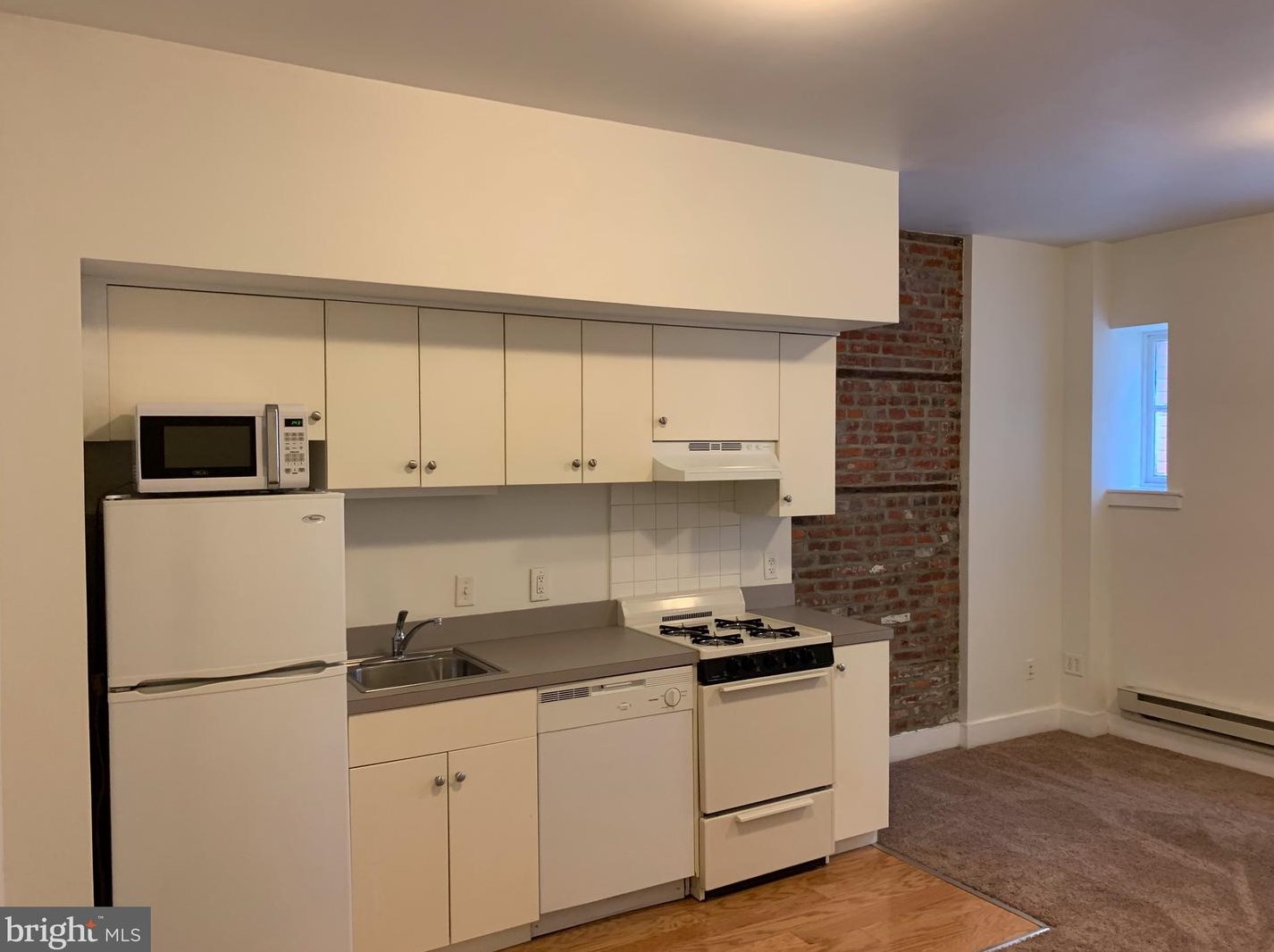 330 S Juniper St #2d, Philadelphia, PA 19107