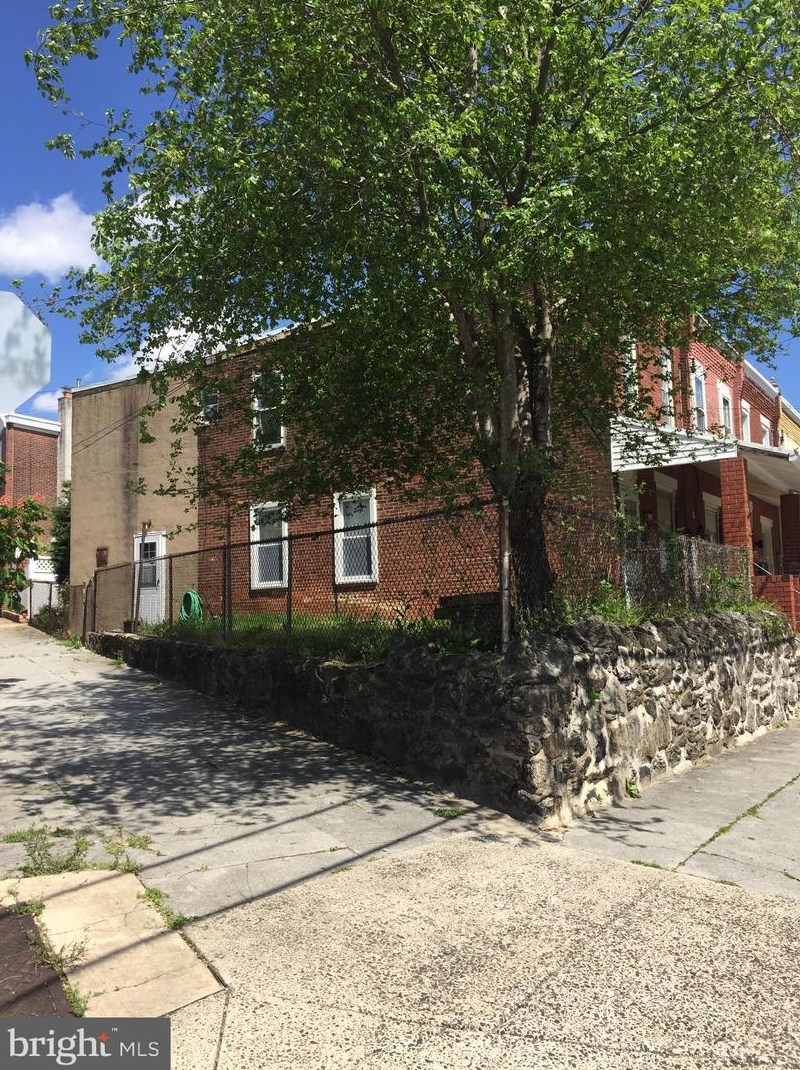 3445 Cresson St, Philadelphia, PA 19129-1642