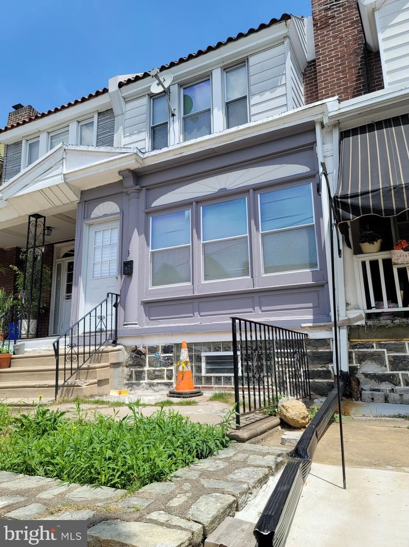 553 Carver St, Philadelphia, PA 19120-1711