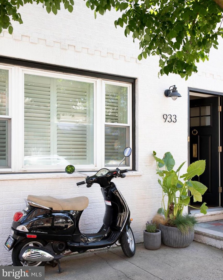 933 Passyunk Ave, Philadelphia, PA 19147-2943