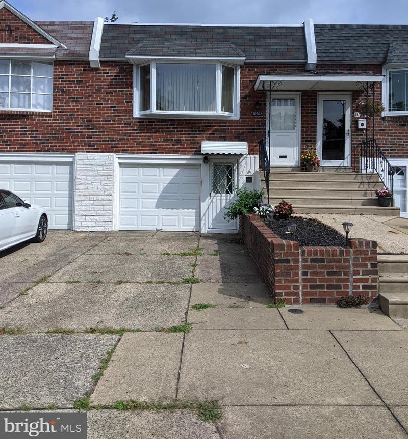 10202 Albemarle Ln, Philadelphia, PA 19114-1202
