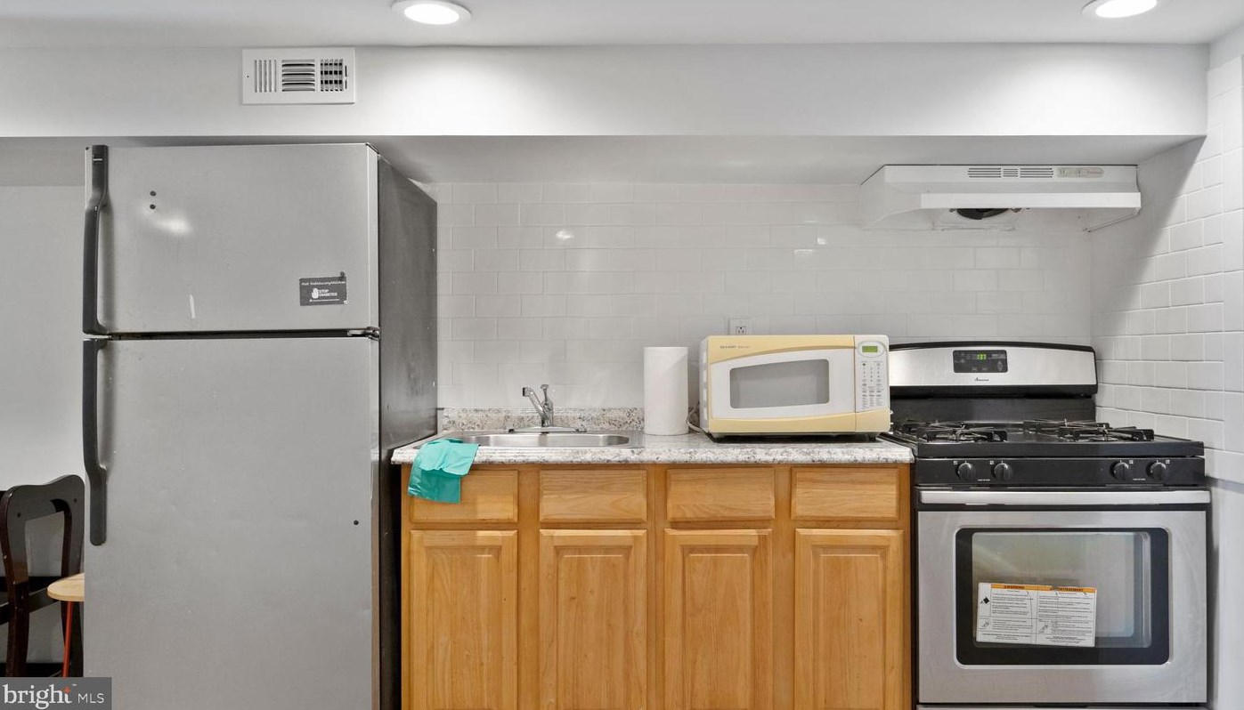 7105 Forrest Ave, Philadelphia PA  19138-2020 exterior