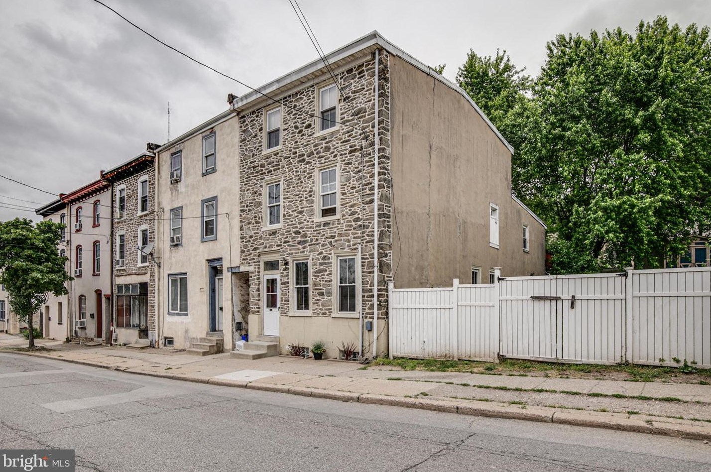 4711 Umbria St, Philadelphia, PA 19127-1914
