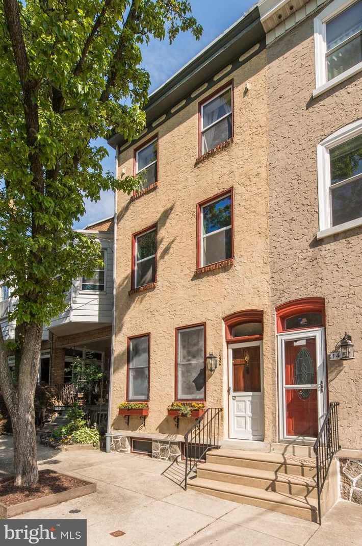 142 Kalos St, Philadelphia, PA 19128-3830