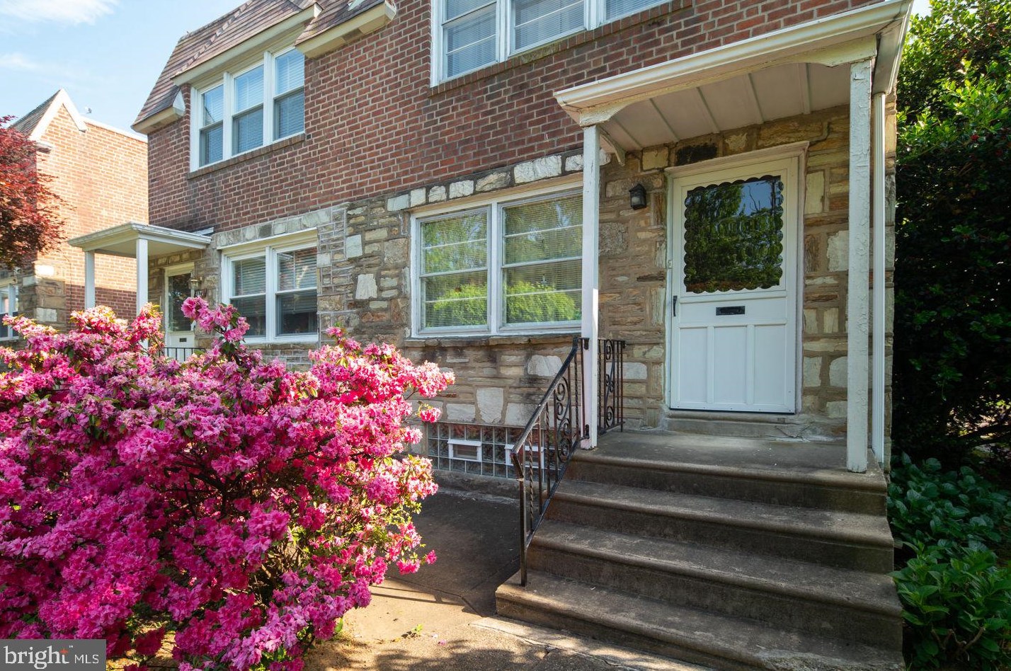 8125 Cresco Ave, Philadelphia, PA 19136-2210