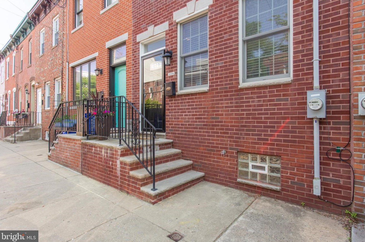 2038 Carpenter St, Philadelphia, PA 19146-2617