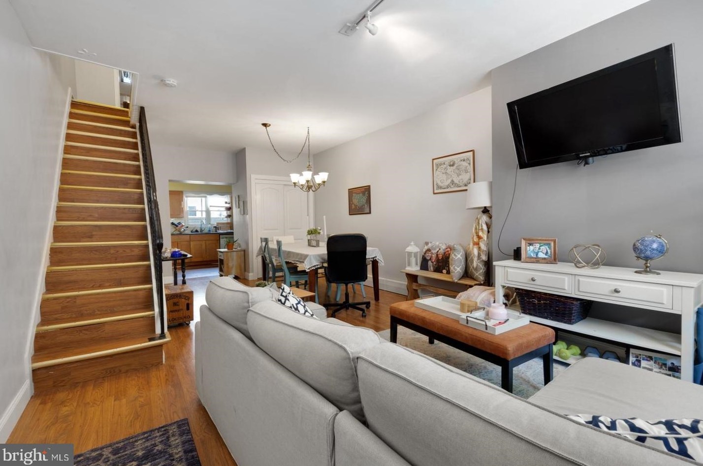 820 Mountain St, Philadelphia, PA 19148