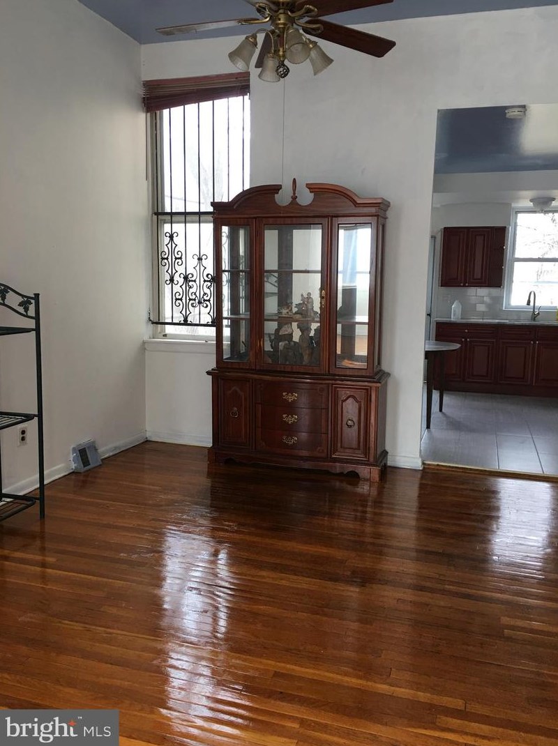 1129 Mount Vernon St, Philadelphia, PA 19123