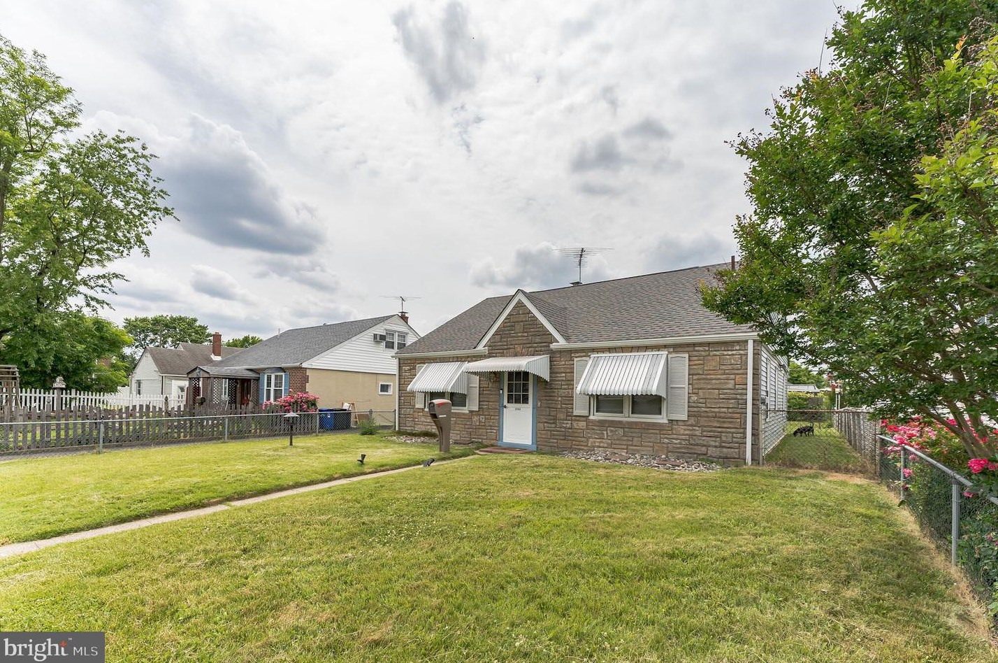 9204 Annapolis Rd, Philadelphia, PA 19114-3821