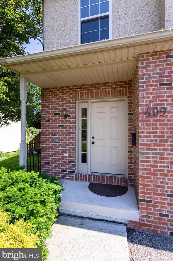 409 Cinnaminson St, Philadelphia, PA 19128-4531