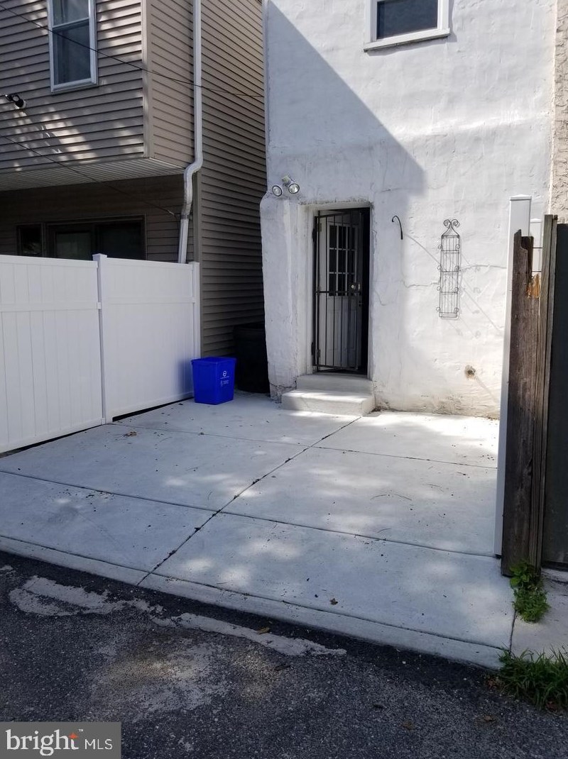 2214 Pemberton St, Philadelphia PA  19146-1141 exterior