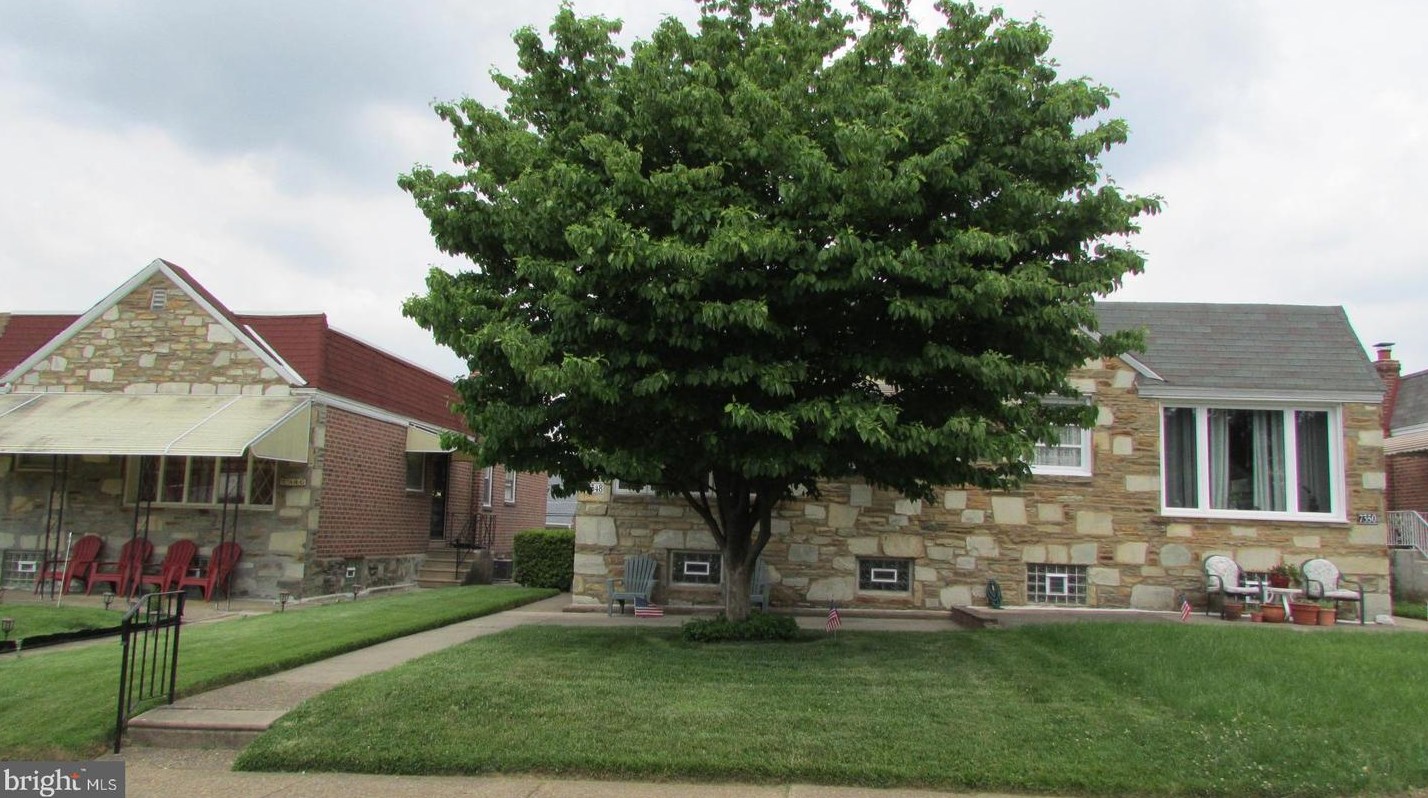7348 Shelbourne St, Philadelphia PA  19111-3012 exterior