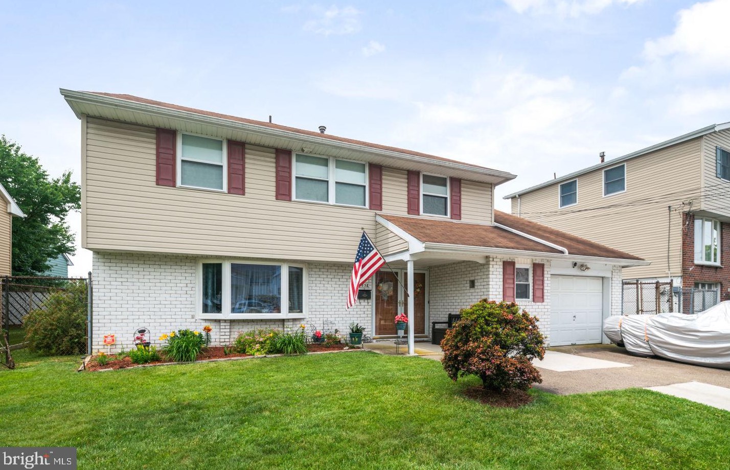 1858 Garth Rd, Philadelphia, PA 19116-3828
