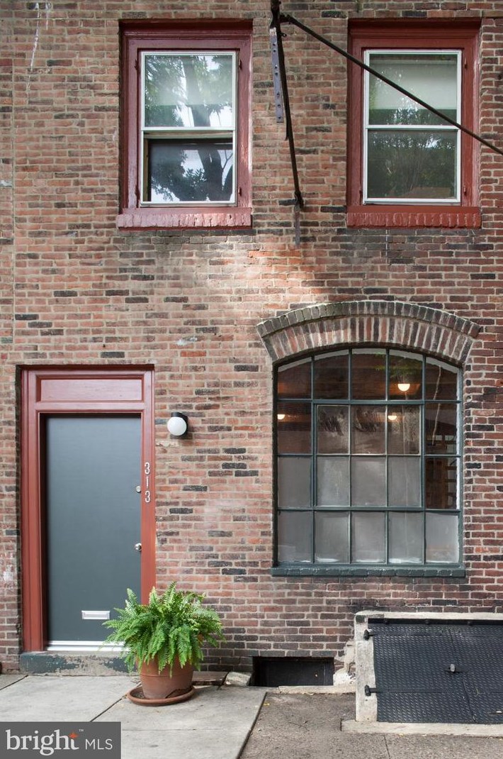 313 Cherry St, Philadelphia PA  19106-1803 exterior