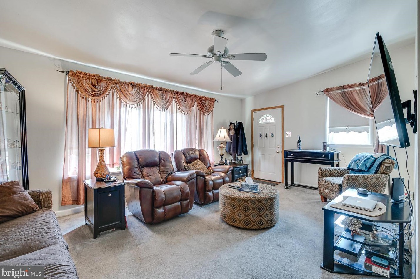 1834 Tolbut St, Philadelphia, PA 19152-1115