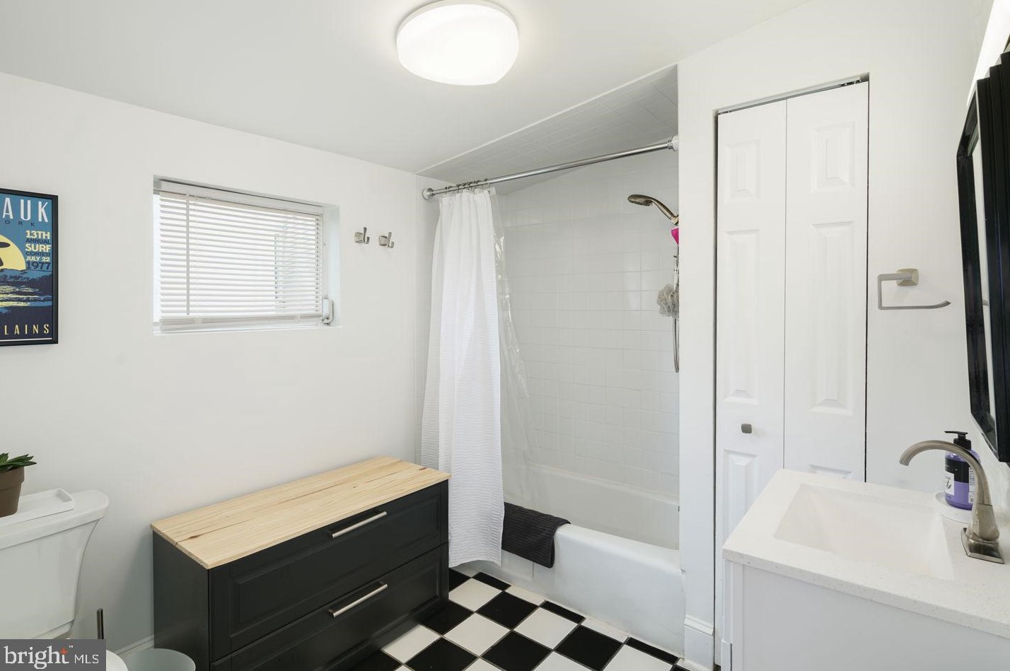 226 Tasker St, Philadelphia PA  19148-1325 exterior