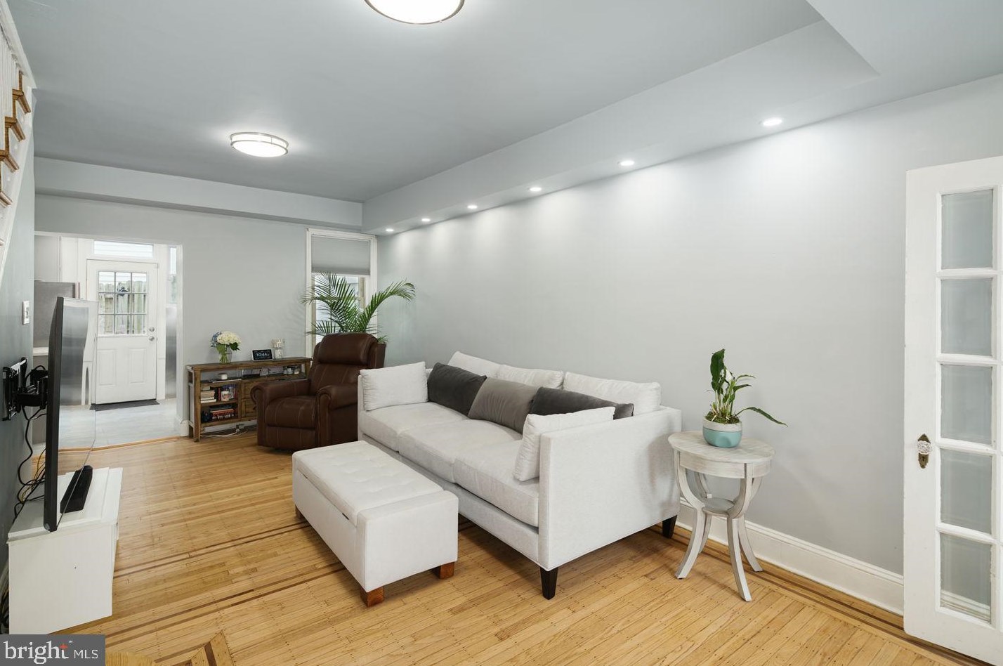 226 Tasker St, Philadelphia PA  19148-1325 exterior