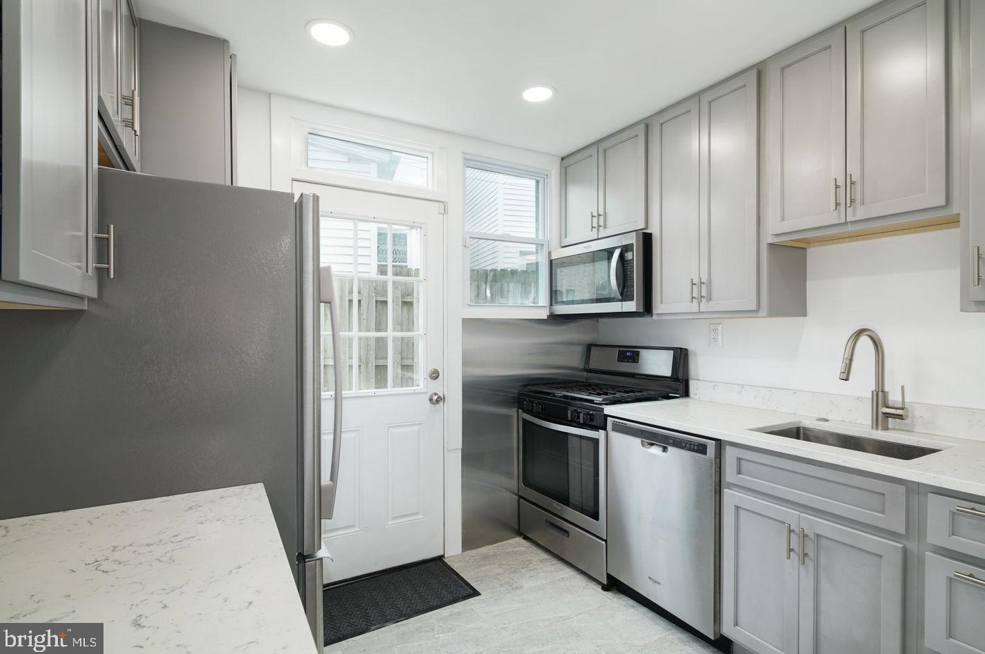 226 Tasker St, Philadelphia PA  19148-1325 exterior