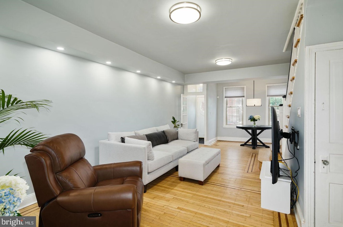 226 Tasker St, Philadelphia PA  19148-1325 exterior