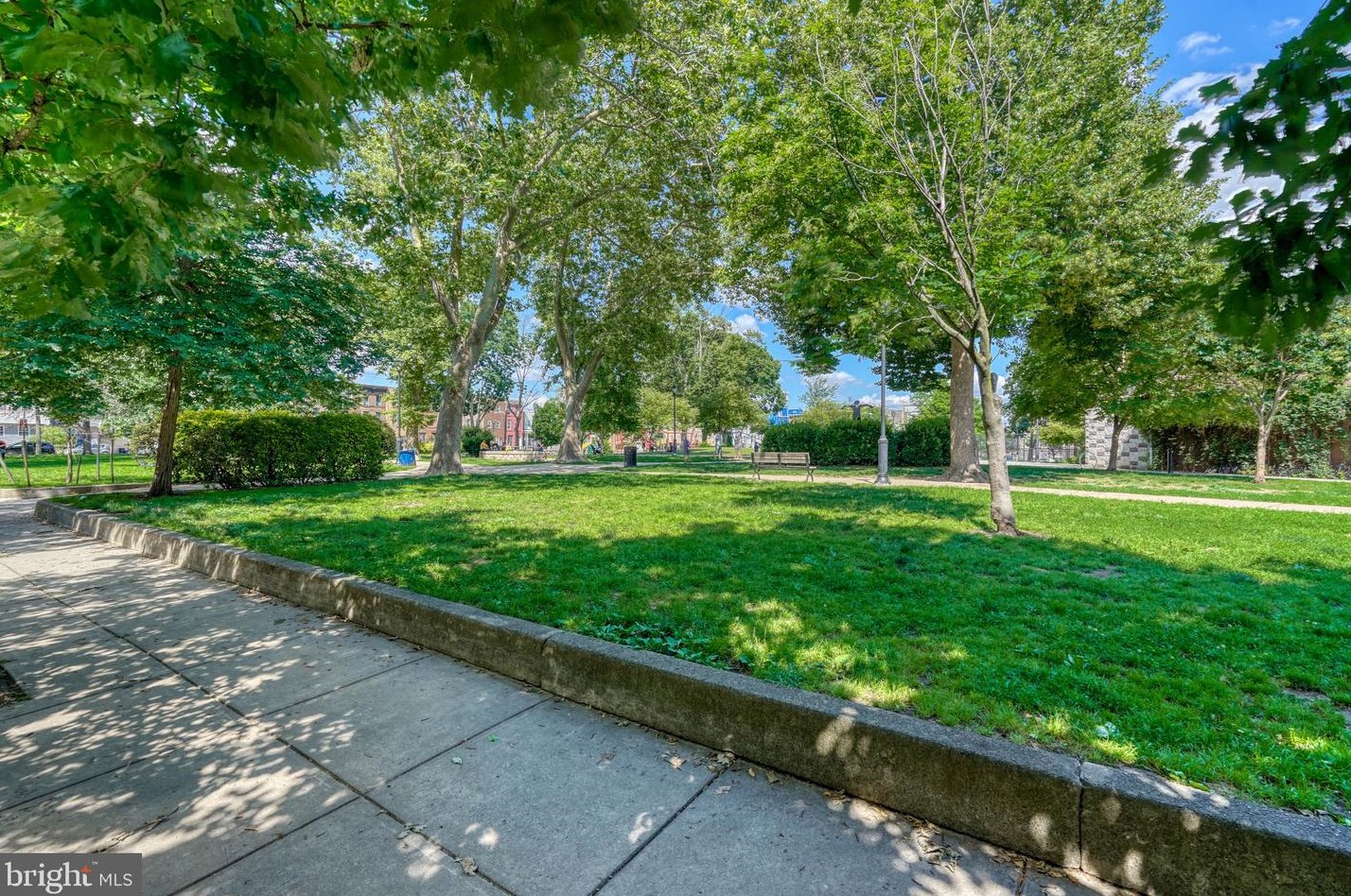 226 Tasker St, Philadelphia PA  19148-1325 exterior