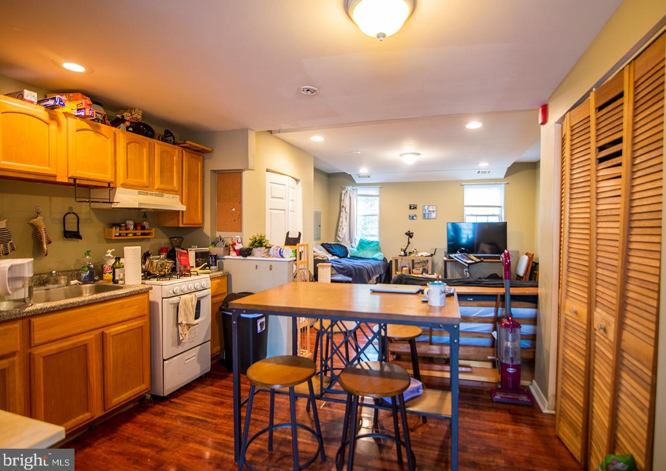 909 S 21st St #3f, Philadelphia, PA 19146