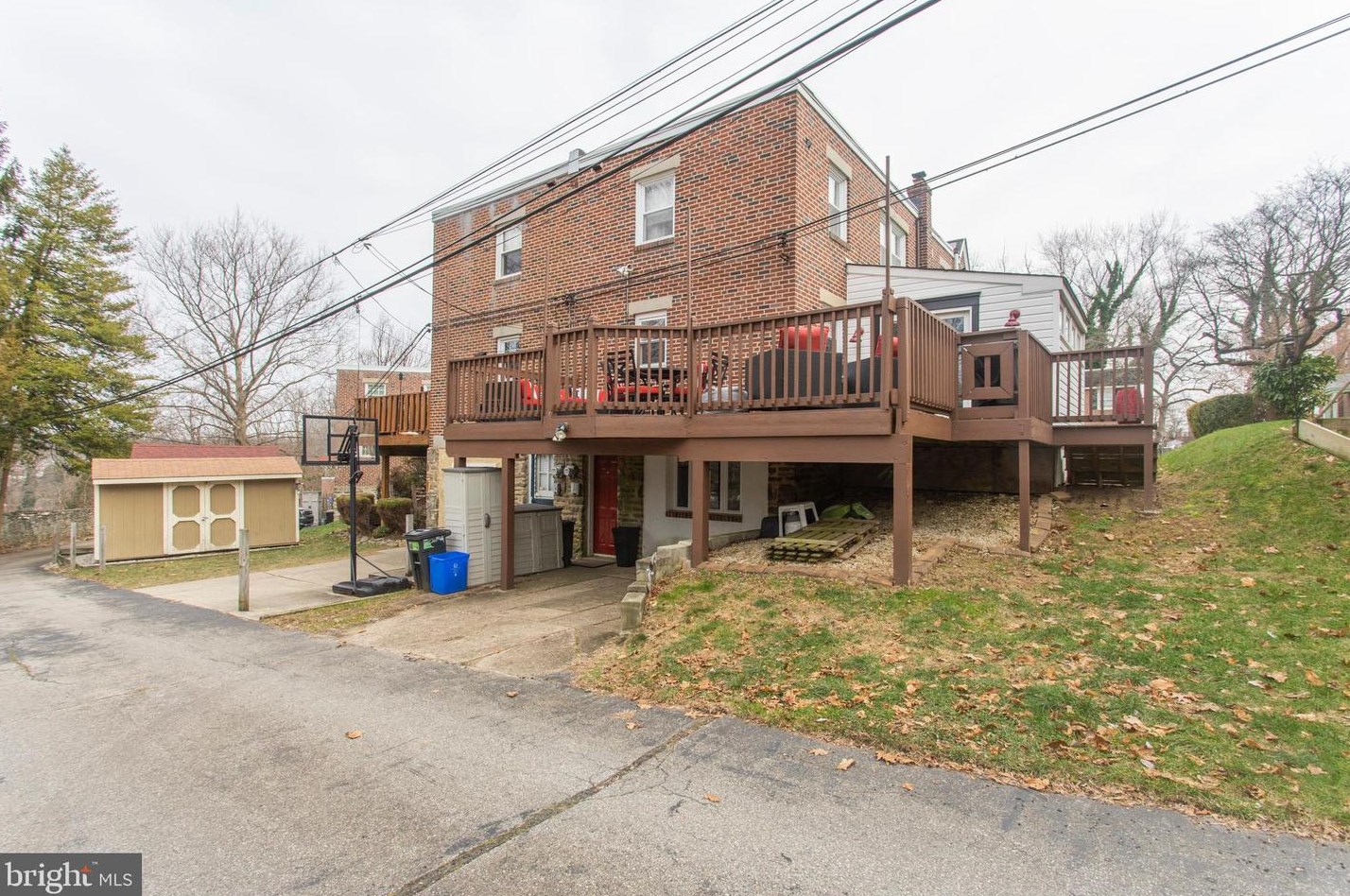 558 Overlook Rd, Philadelphia PA 19128-2408 exterior