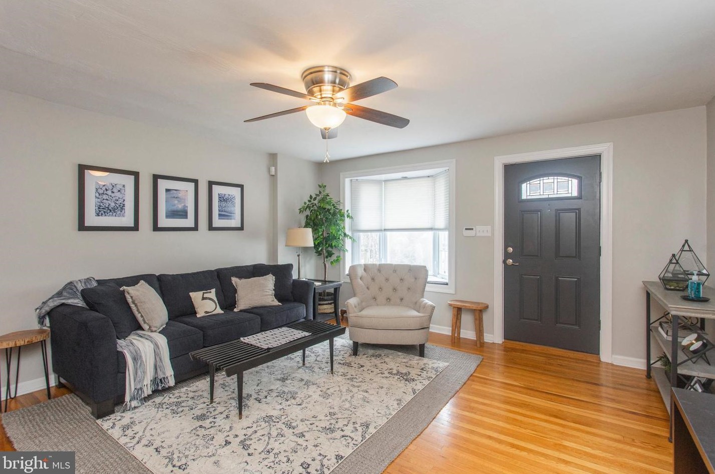 558 Overlook Rd, Philadelphia PA 19128-2408 exterior