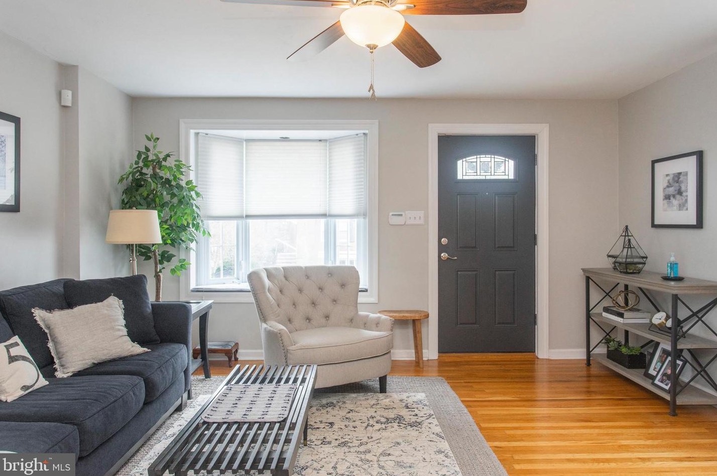 558 Overlook Rd, Philadelphia PA 19128-2408 exterior