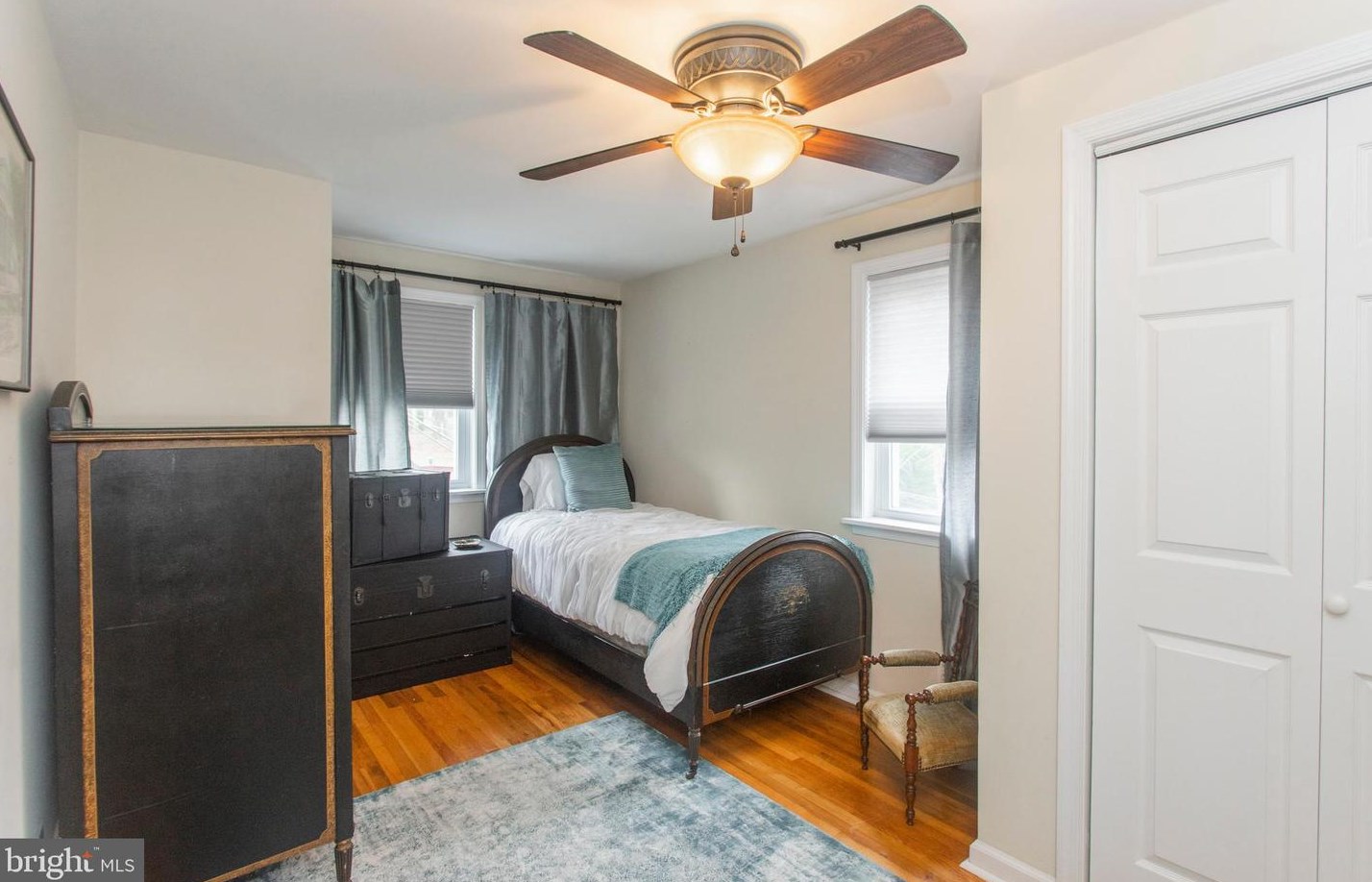 558 Overlook Rd, Philadelphia PA 19128-2408 exterior