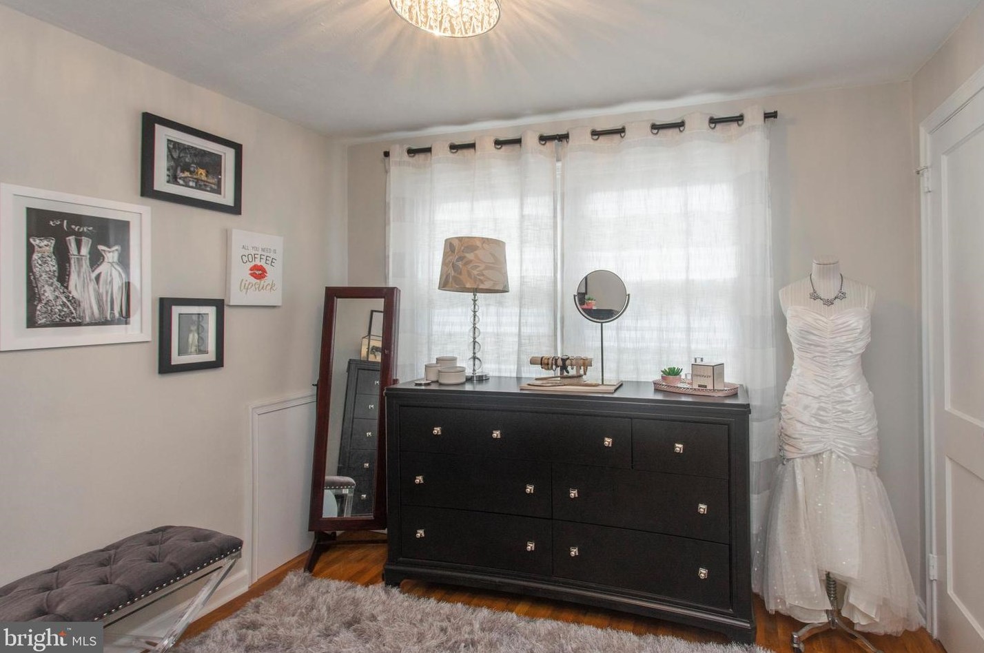 558 Overlook Rd, Philadelphia PA 19128-2408 exterior