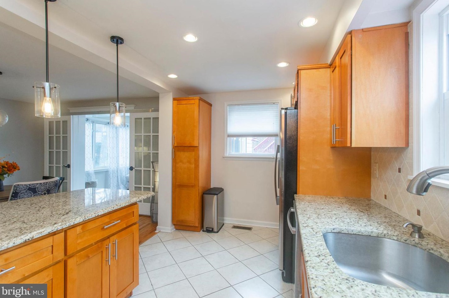 558 Overlook Rd, Philadelphia PA 19128-2408 exterior