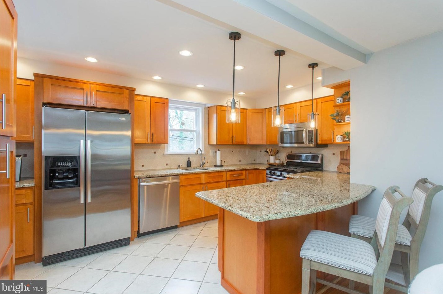 558 Overlook Rd, Philadelphia PA 19128-2408 exterior