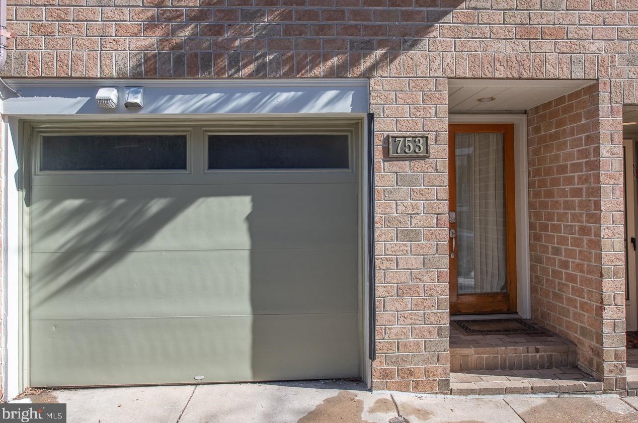 753 Ringgold St, Philadelphia, PA 19130-2509