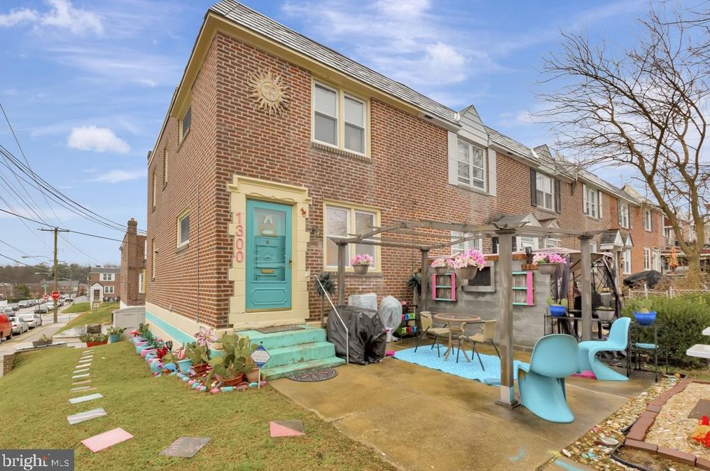 1300 Kimberly Dr, Philadelphia, PA 19151-2833