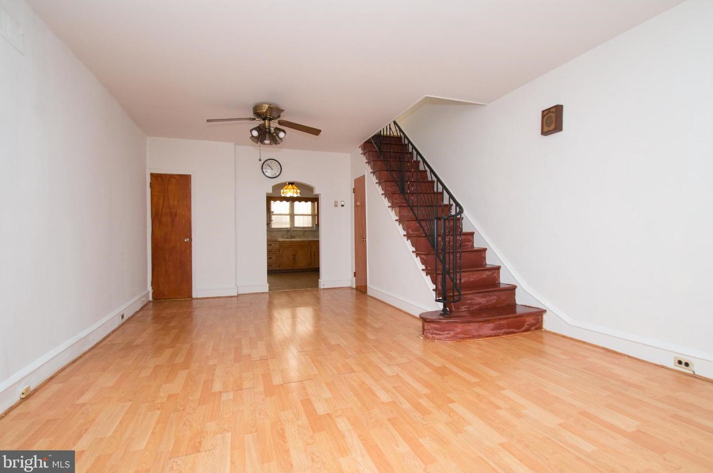 921 Mountain St, Philadelphia, PA 19148-1117