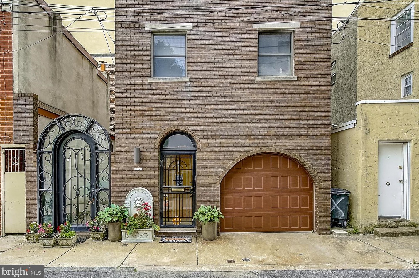 114 Sears St, Philadelphia, PA 19147-6119