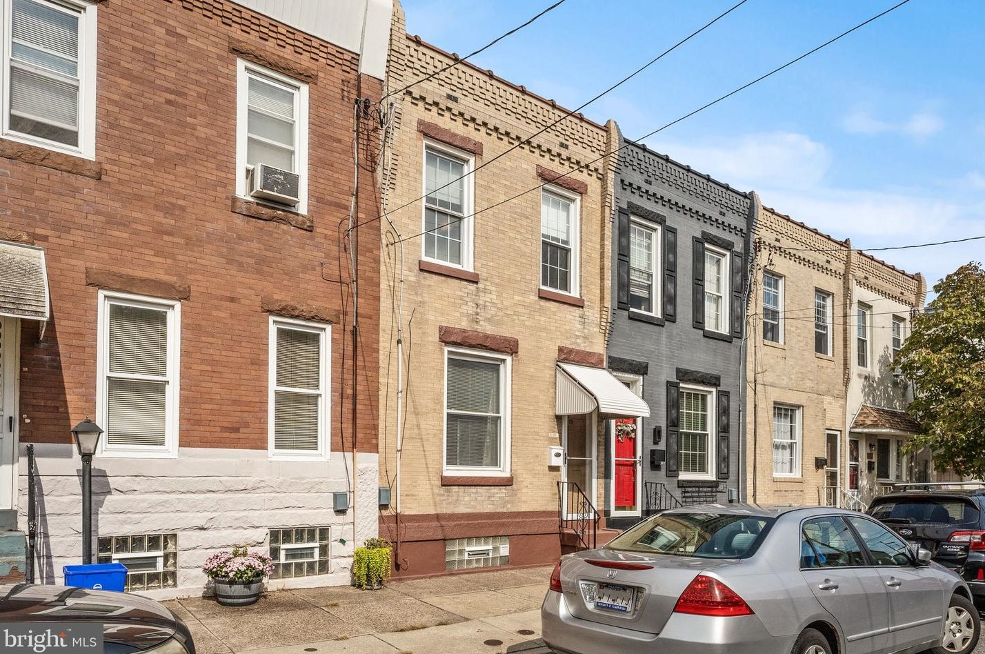 3190 Almond St, Philadelphia, PA 19134-5125