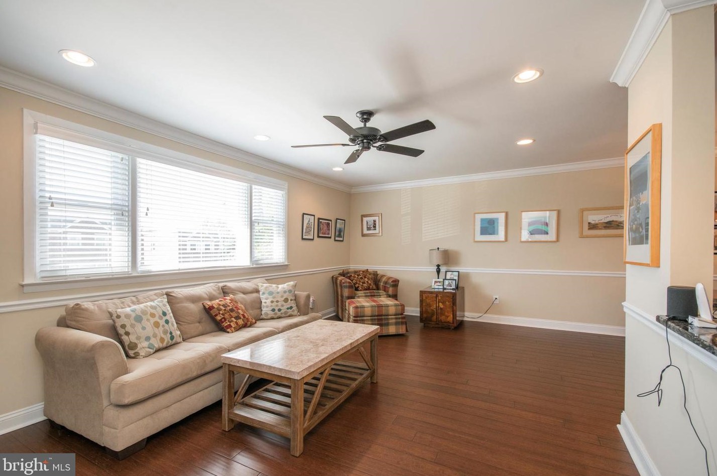 773 Livezey Ln, Philadelphia, PA 19128-1526
