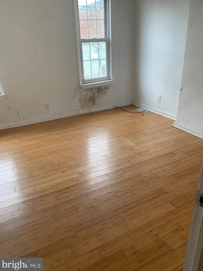 637 Tree St, Philadelphia, PA 19148-3235