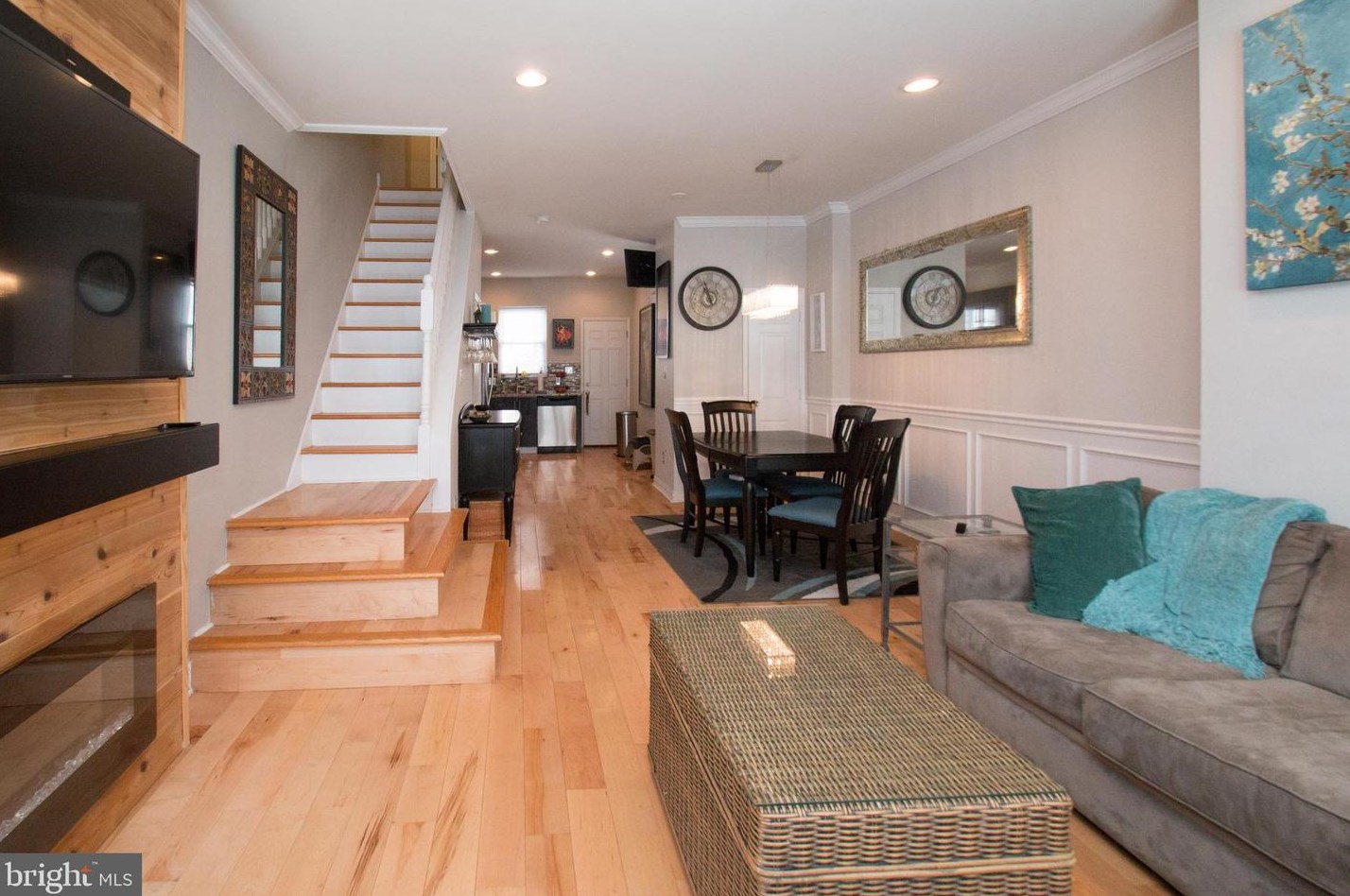 2516 Rosewood St, Philadelphia, PA 19145-4631